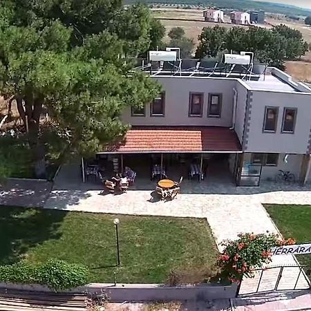 Geyikli Herrara Bagian luar foto