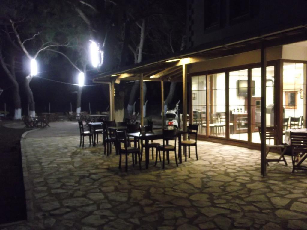Geyikli Herrara Bagian luar foto